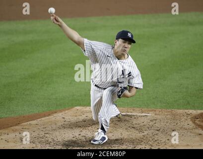 Bronx, Usa. September 2020. New York Yankees Start Pitcher Masahiro Tanaka wirft einen Pitch im vierten Inning gegen die Tampa Bay Rays am Yankee Stadium am Dienstag, 1. September 2020 in New York City. Foto von John Angelillo/UPI Kredit: UPI/Alamy Live Nachrichten Stockfoto