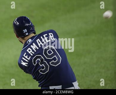 Bronx, Usa. September 2020. Tampa Bay Rays Kevin Kiermaier trifft im 5. Inning im Yankee Stadium am Dienstag, den 1. September 2020 in New York City einen 2-Run auf die New York Yankees. Foto von John Angelillo/UPI Kredit: UPI/Alamy Live Nachrichten Stockfoto