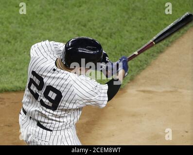 Bronx, Usa. September 2020. New York Yankees Gio Urshela fährt in 3 Läufen mit einem Triple im sechsten Inning gegen die Tampa Bay Rays im Yankee Stadium am Dienstag, 1. September 2020 in New York City. Foto von John Angelillo/UPI Kredit: UPI/Alamy Live Nachrichten Stockfoto