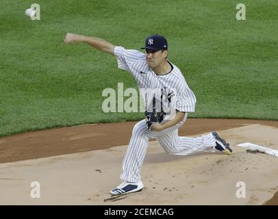 Bronx, Usa. September 2020. New York Yankees Start Pitcher Masahiro Tanaka wirft einen Pitch im ersten Inning gegen die Tampa Bay Rays am Yankee Stadium am Dienstag, 1. September 2020 in New York City. Foto von John Angelillo/UPI Kredit: UPI/Alamy Live Nachrichten Stockfoto