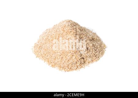 Haufen von Psyllium Husk isoliert auf weißem Hintergrund. Psyllium Husk auch Isabgol genannt ist Faser aus den Samen von Plantago ovata Pflanze in gefunden abgeleitet Stockfoto