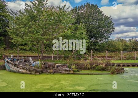 01.09.2020 Genießen Sie ein super, am Wasser Fahrrad oder zu Fuß in diesem Landpark in Warrington. Das Tal folgt dem Verlauf des Sankey Brook und die jetzt nicht mehr verwenden Stockfoto