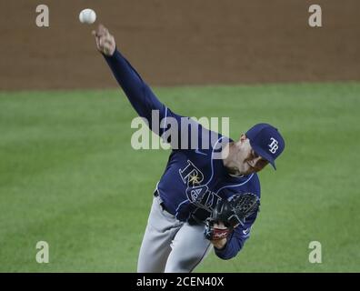 Bronx, Usa. September 2020. Tampa Bay Rays Startpitcher Trevor Richards wirft einen Pitch in der dritten Inning gegen die New York Yankees am Yankee Stadium am Dienstag, 1. September 2020 in New York City. Foto von John Angelillo/UPI Kredit: UPI/Alamy Live Nachrichten Stockfoto