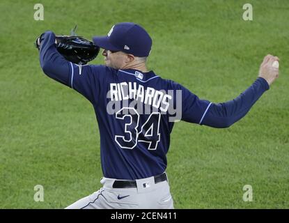 Bronx, Usa. September 2020. Tampa Bay Rays Startpitcher Trevor Richards wirft einen Pitch im zweiten Inning gegen die New York Yankees am Dienstag, 1. September 2020 in New York City. Foto von John Angelillo/UPI Kredit: UPI/Alamy Live Nachrichten Stockfoto