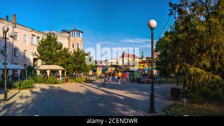 Berdjansk, Ukraine 07.23.2020. Asowallee in Berdjansk, Ukraine, an einem Sommerabend Stockfoto