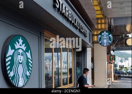 Hongkong, China. August 2020. Amerikanische multinationale Kette, Starbucks Coffee Store in Hongkong. Kredit: Budrul Chukrut/SOPA Images/ZUMA Wire/Alamy Live Nachrichten Stockfoto