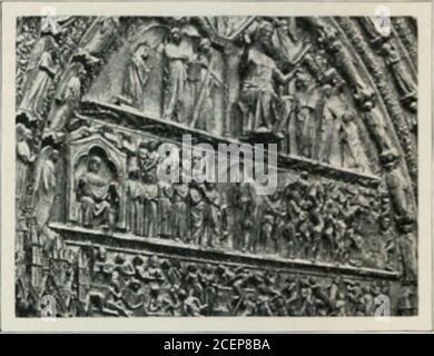 . Kunst in Frankreich. [55. – DIE SCHWARZE VIRGINOF COULOMB. (Der Louvre, Paris.) KUNST IN FRANKREICH. ABB. 156. – DER LETZTE JlDOMENT. ZENTRALE VERANDA DER WESTFRONT DER KATHEDRALE VON BOCRC.ES. (Foto. Neurdfin.) nimmt die Position einen weniger friedlichen, eher aufgeregten Charakter an. Aber in Bourges wird das Drama animiert und beeinflussend (Figs. I 56, 162). Hier hat sich der Bildhauer dem ana-lyse Gefühl bemüht. Anstatt sich mit einer etwas eintönigen Masse ähnlicher Gestalten zu begnügen, gestikulieren und flehen die auferstandenen Toten, nachdem sie ihre Grabsteine rais-ing, oben auf beiden Seiten des großen Engels, der ist Stockfoto