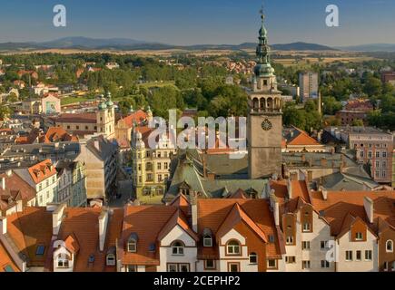 Altstadt mit Rathausturm von der Festung in Klodzko, Niederschlesien, Polen Stockfoto