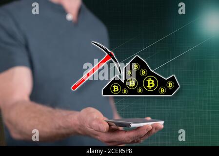 Bitcoin Mining-Konzept über einem Smartphone von einem Mann gehalten Im Hintergrund Stockfoto