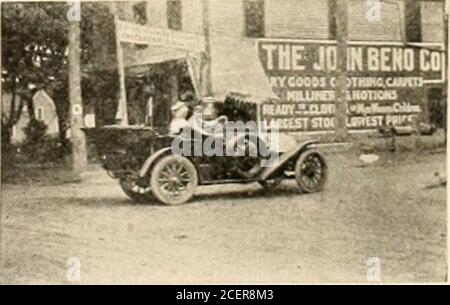 . Huebingers Karte und Führer für Fluss zu Fluss Straße;. Ein Auto ging nordwestlich von Council Bluffs. 12D Stockfoto