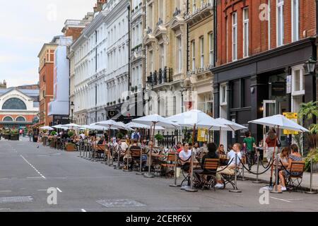 Cafés im Freien in Covent Garden, London, England, Großbritannien Stockfoto