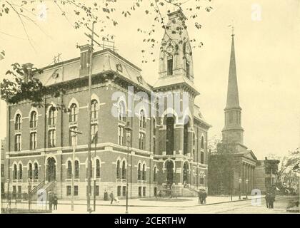 . Blick auf Troy und Cohoes. KONGRESSBIBLIOTHEK 0 014 109 615 1 0 KONGRESSBIBLIOTHEK 0014 109 615 1 • PH8J. RATHAUS – TROYS. E. Comer von Third und State Streets, ist aus Philadelphia gepressten Ziegel mit Sandstein und Eisen Besatz gebaut; wurde im Oktober, 1S76 abgeschlossen und besetzt. Es enthält Büros des Bürgermeisters und anderer Stadtbeamte. Gemeinsame Ratssäle und eine große Audience-Kammer. Gesamtkosten nf Land und Gebäude; 300,000 US-Dollar. Zuerst wird Baptist Chuich zu den rii;ht gesehen. Stockfoto