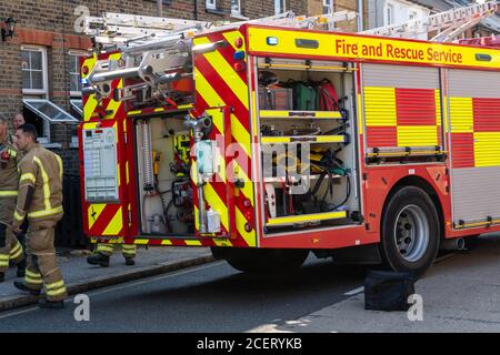 Brentwood Essex 2. September 2020 Essex Feuer- und Rettungsgerät Besuchen Sie ein Hausbrand in Brentwood Essex Kredit: Ian Davidson/Alamy Live News Stockfoto