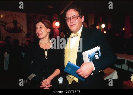 Fotoarchiv, Italien. September 2020. PHILIPPE DAVERIO UND SEINE FRAU BEIM BAGUTTA AWARD (Aresu/Fotografa, MAILAND - 1996-11-29) ps das Foto kann in Übereinstimmung mit dem Kontext verwendet werden, in dem es aufgenommen wurde, Und ohne diffamierende Absicht der Anstand der Menschen vertreten (Aresu/Fotograf, Fotoarchiv - 2020-09-02) p.s. la foto e' utilizzabile nel rispetto del contesto in cui e' stata scattata, e senza intento diffamatorio del decoro delle persone rapresentate Kredit: Unabhängige Fotoagentur/Alamy Live News Stockfoto