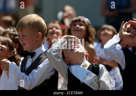 Weißrussland, die Stadt Gomil, 30. Mai 2019. Tag der offenen Tür im Kindergarten. Die Kinder sind Absolventen des Kindergartens. Stockfoto