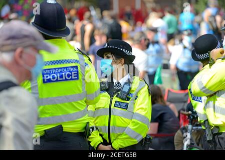 London, Großbritannien. Metropolitan Police Officers at an Extinction Rebellion Protest in Central London während der COVID Pandemie, 1. September 2020 Stockfoto