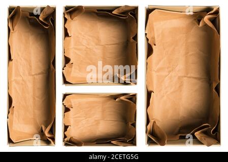 Öffnen Sie leere Kartons unterschiedlicher Größe, isoliert auf weißem Hintergrund. Konzept der Lieferung von Lebensmitteln, Kleidung und anderen Waren aus einem Online-Shop. Ein Top Stockfoto
