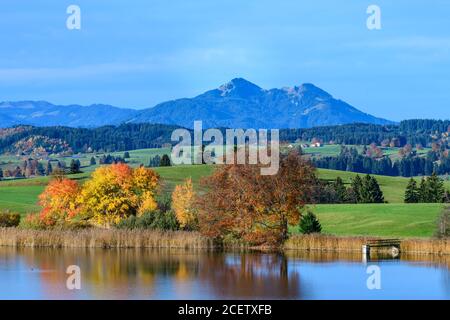 Sonniger Morgen im november in den östlichen Allgäuer Alpen Stockfoto