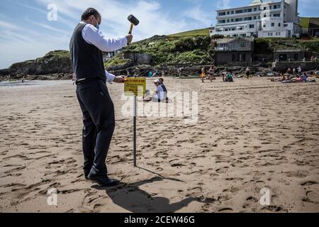 Bigbury-on-Sea Strand mit Blick auf Burgh Island, Gebiet von außergewöhnlicher natürlicher Schönheit, South West Devon Küste, England, Großbritannien Stockfoto