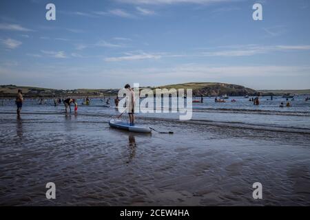 Bigbury-on-Sea Strand mit Blick auf Burgh Island, Gebiet von außergewöhnlicher natürlicher Schönheit, South West Devon Küste, England, Großbritannien Stockfoto