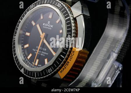 Nahaufnahme und detaillierte Fotos einer Edox Hydrosub Automatik schweizer Taucheruhr Stockfoto