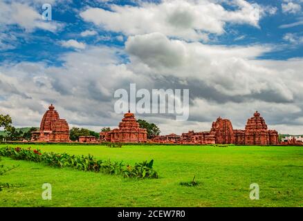 Pattadakal Tempel komplexe Gruppe von Denkmälern atemberaubende Steinkunst mit dramatischen Himmel karnataka indien. Es ist eines der UNESCO-Welterbestätten und Stockfoto