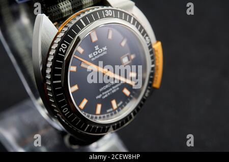 Nahaufnahme und detaillierte Fotos einer Edox Hydrosub Automatik schweizer Taucheruhr Stockfoto