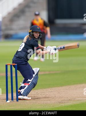 Thunder's Natalie Brown in einer Rachael Heyhoe Flint Trophy Spiel zwischen Thunder und Central Sparks gespielt Edgbaston Cricket Masse Stockfoto