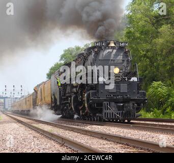 Union Pacific 4014, die größte Dampflokomotive der Welt, in Elmhurst, Illinois. Stockfoto