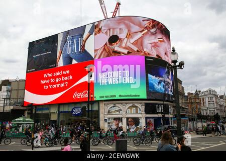 London, Großbritannien. August 2020. Digitale Werbetafeln am Piccadilly Circus, Londons West End. Kredit: Dinendra Haria/SOPA Images/ZUMA Wire/Alamy Live Nachrichten Stockfoto