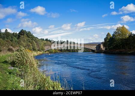 Brücke über den Fluss Spey bei Grantown Spey in Morayshire Schottland Stockfoto