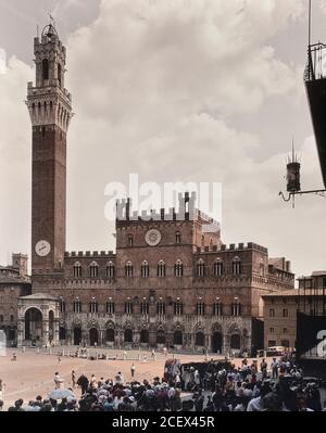 Torre del Mangia, Turm von Mangia, Palazzo Pubblico, Palazzo Pubblico, Piazza del Campo, Siena, Toskana, Italien Stockfoto