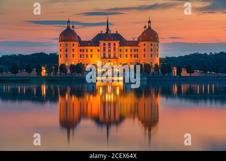 Schloss Moritzburg (Deutsch: Schloss Moritzburg) oder Moritzburg Palace ist ein Barockschloss in Moritzburg, im deutschen Bundesland Sachsen, ca. 13 Kilomet Stockfoto