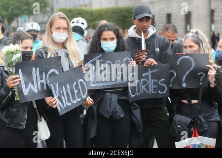 Deliveroo-Fahrer und -Radfahrer halten eine Mahnwache in der O'Connell Street in Dublin für den Brasilianer Deliveroo-Fahrer Thiago Cortes, 28, der starb, nachdem er am Montagabend auf dem North Wall Quay von einem Auto getroffen wurde. Stockfoto