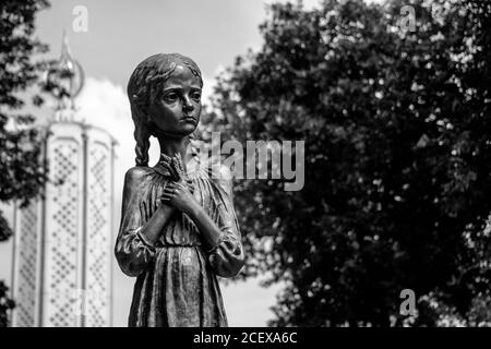 Ein schwarz-weiß Bild von einer der Gedenkstätten der Holodomor Genozid, in Kiew. Stockfoto