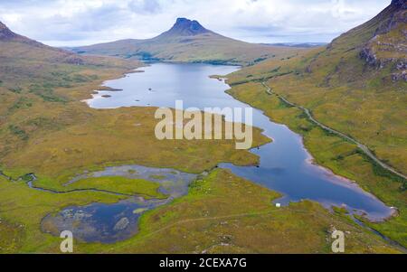 Blick in Richtung Stac Pollaidh Berg vom Loch Lurgainn in Inverpolly Region von Sutherland, Nordwesten Schottland UK Stockfoto