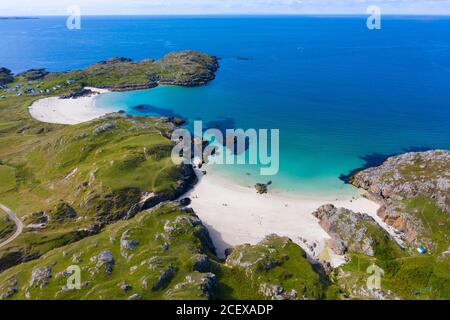 Luftaufnahme der Strände von Achmelvich in Sutherland, Highland Region of Scotland, UK Stockfoto