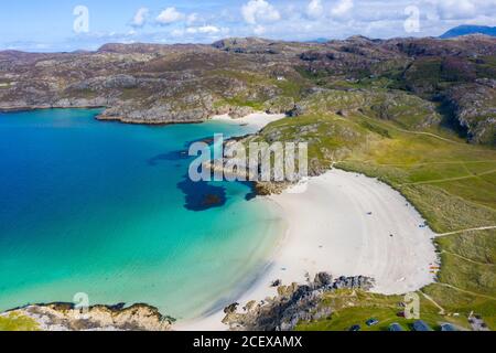 Luftaufnahme des Strandes von Achmelvich in Sutherland, Highland Region of Scotland, UK Stockfoto