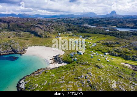 Luftaufnahme des Strandes von Achmelvich in Sutherland, Highland Region of Scotland, UK Stockfoto