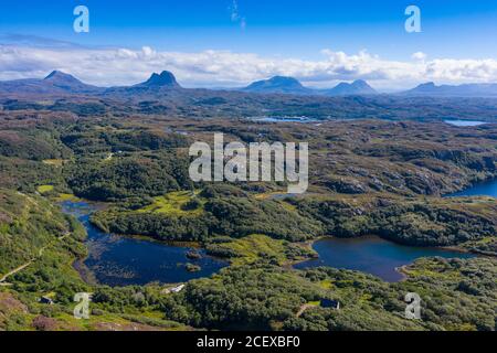 Luftaufnahme der Berge in Assynt Coigach Region der schottischen Highlands, Schottland, Großbritannien Stockfoto