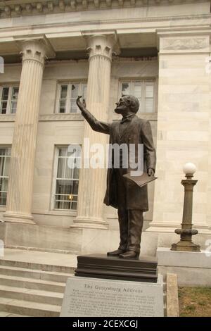 Gettysburg, PA, USA. Abraham Lincoln Statue vor der Adams County Public Library. Stockfoto