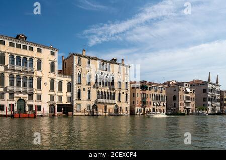 Venedig, Palast am Canal Grande; von links nach rechts: Palazzo Bernardo di Canal, Palazzo Querini Dubois, Casa Sicher, Palazzo Donà della Madoneta, Palazzo Donà a Sant’Aponal, Palazzo Papadopoli Stockfoto