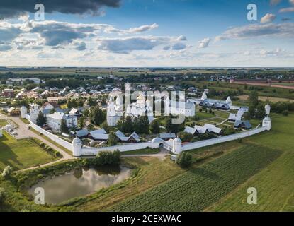 Die antike Stadt Susdal. Blick vom Glockenturm des Ehrwürdigen. Goldring von Russland. Vladimir Region. Stockfoto