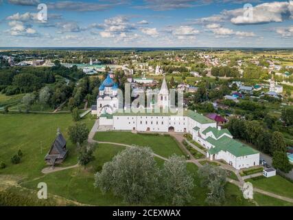 Die antike Stadt Susdal. Blick vom Glockenturm des Ehrwürdigen. Goldring von Russland. Vladimir Region. Stockfoto