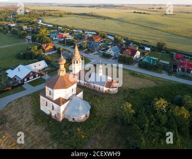 Die antike Stadt Susdal. Blick vom Glockenturm des Ehrwürdigen. Goldring von Russland. Vladimir Region. Stockfoto