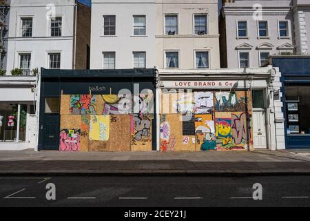 Notting Hill Karneval 2020. Boarding-up vor den Millionen Menschen marschieren in Notting Hill inmitten der Angst vor der öffentlichen Unordnung über das Feiertagswochenende. Stockfoto