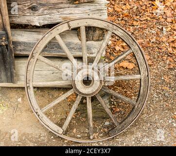 Nordgeorgien, Oconaluftee Besucherzentrum und Mountain Farm Museum, Wagon Wheel Stockfoto