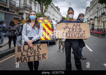 Ausgehend von der politischen Partei der Initiative Party (TTIP), inspiriert von der Bewegung Black Lives Matter, marschieren Protestmärsche von Notting Hill in London, Großbritannien. Stockfoto