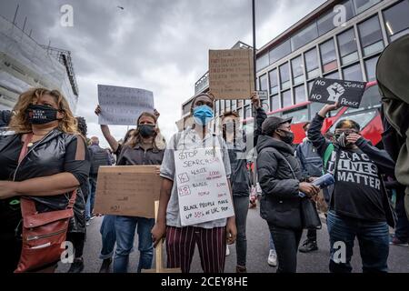 Ausgehend von der politischen Partei der Initiative Party (TTIP), inspiriert von der Bewegung Black Lives Matter, marschieren Protestmärsche von Notting Hill in London, Großbritannien. Stockfoto