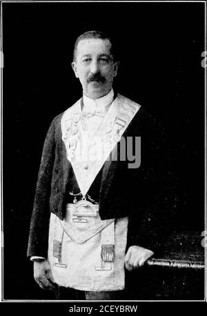 . Zeremoniell zu beobachten bei der Weihe der Fairfax Lodge, Nr. 3255, auf der Rolle der Grand Lodge von England, und die Installation der anbetenden Meister benannt Thos. M. Woodhead ... am Mittwoch, 16. Oktober 1907, in der Freimaurerhalle, Rawson Square, Bradford. ns vereinigt euch, Gott rettet den König, lang möge König Edward regieren. König des azurblauen Hauptes. Masonsresond die Belastung, Gott retten den König. Sag dem König, dass ich ihn liebe. Unser edelster Bruder. – GuinCdere* – Gareih und Lunette, heilig und süß war alles, was ich in ihr sah. – Timing of the Shrew, J- 5 OAST. ^1^ j^ f^ j^ jf^ j^ %tx (Tua/eefg t%t Queen, Stockfoto